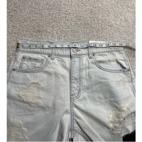 NWT BDG Urban Outfitters Womens Sz 28 Dropped Waist Destroy Denim Short Lt Blue - Picture 4 of 9